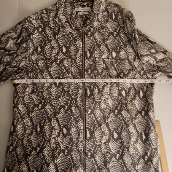 Urban Outfitters Gray and White Snake Skin Print Barn Coat Jacket Women’s Size S - Picture 11 of 15